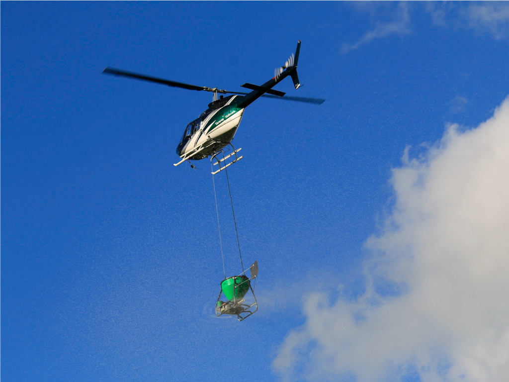Underslung Ground-Effect aerial spreader bucket against a clear blue sky